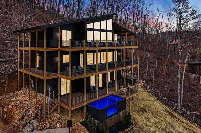 793 Chestnut Dr, Gatlinburg, TN