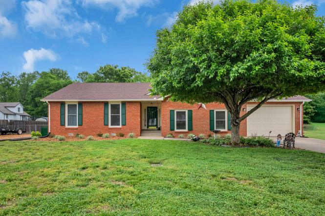 460 Bluff Dr, Clarksville, TN