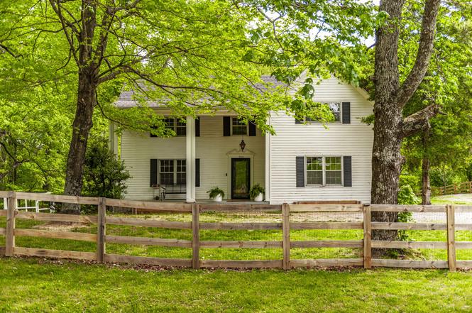 3240 Knob Creek Rd, Columbia, TN