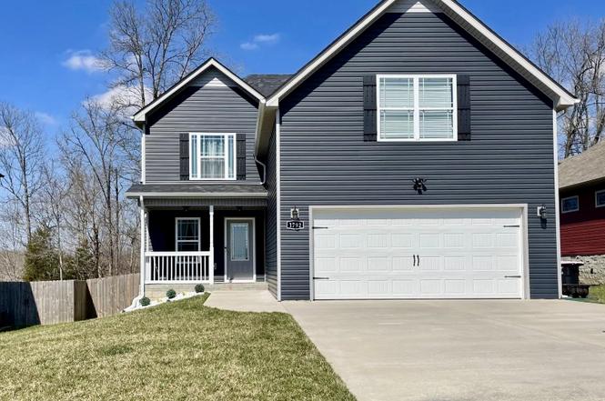 1792 Rains Rd, Clarksville, TN