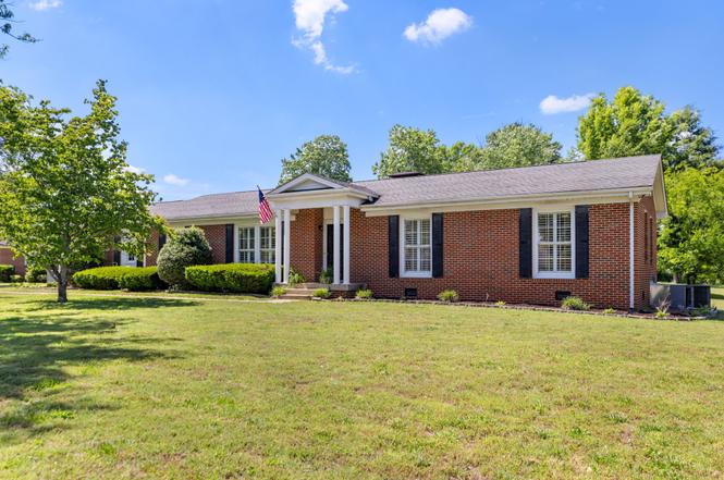 204 Woods Cir, Columbia, TN