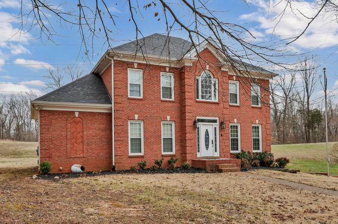 950 Ridgewood Dr, Clarksville, TN