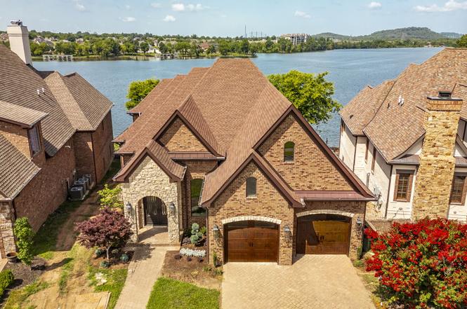 1132 Landing Pvt Ct, Gallatin, TN