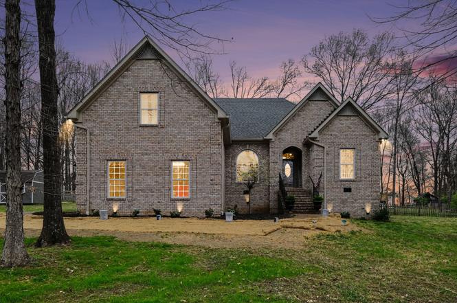 1213 Lake Marie Rd, Gallatin, TN