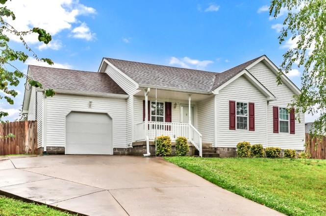 1228 Kendall Dr, Clarksville, TN