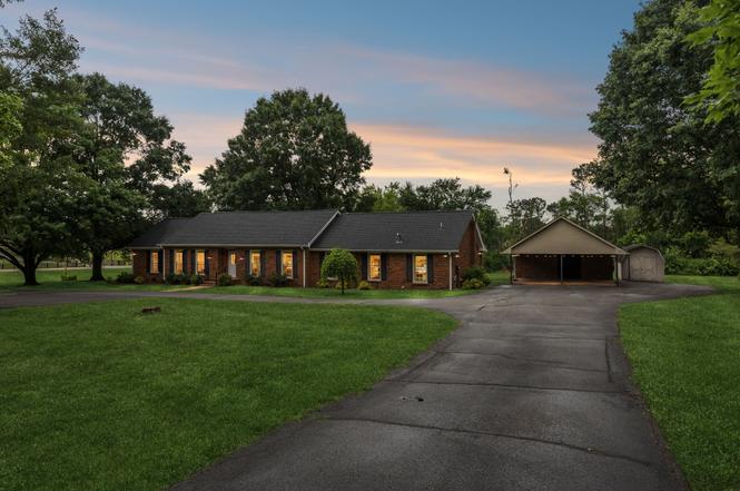 1701 Logan Dr, Columbia, TN