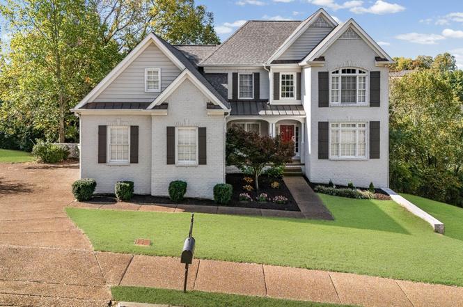 6040 Woodland Hills Dr, Nashville, TN