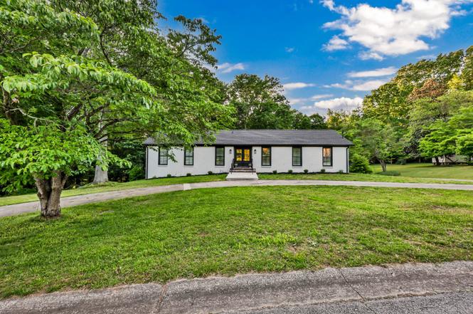 351 Hampshire Dr, Clarksville, TN