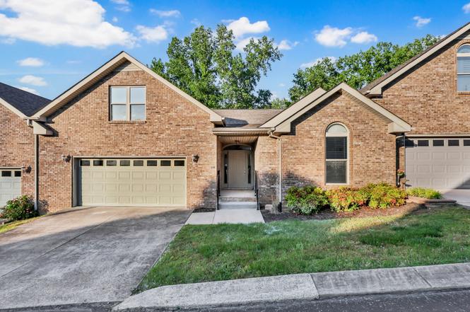 445 Country Club Ct, Clarksville, TN