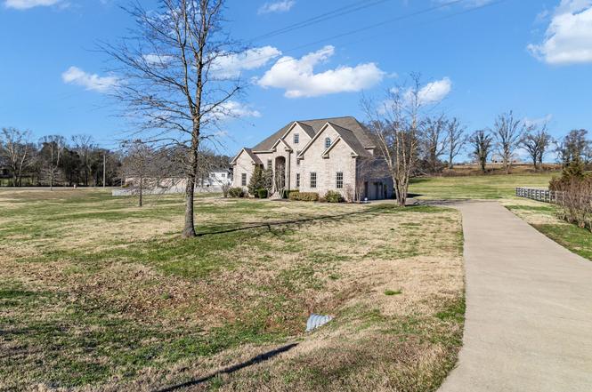 423 Carters Creek Pike, Columbia, TN
