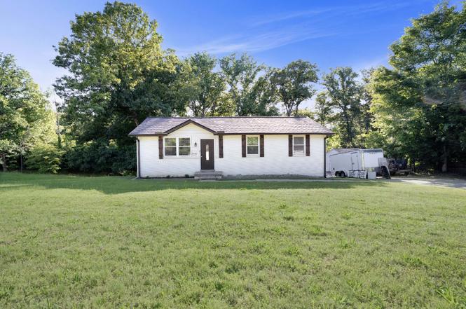 412 Hilltop Dr, Clarksville, TN