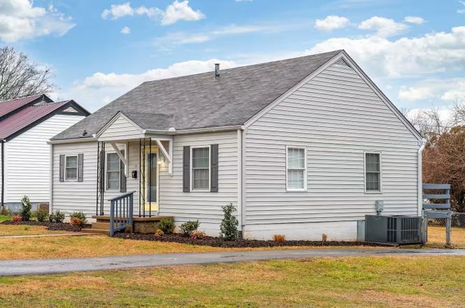 618 Spencer Ave, Gallatin, TN