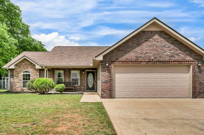 1453 Rustys Ln, Clarksville, TN