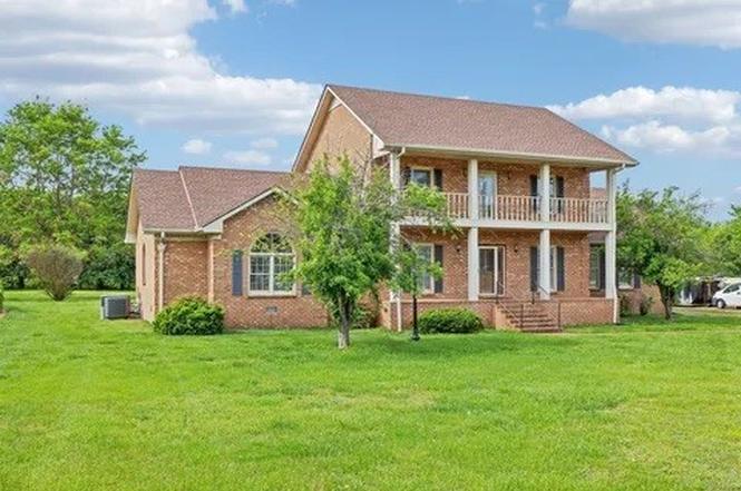 2216 Ewing Dr, Lebanon, TN