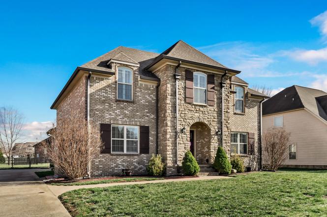 1085 Willow Cir, Clarksville, TN