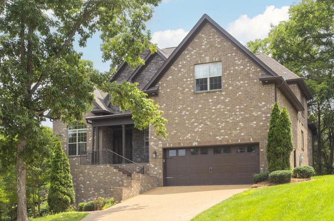 111 Country Hills Dr, Hendersonville, TN