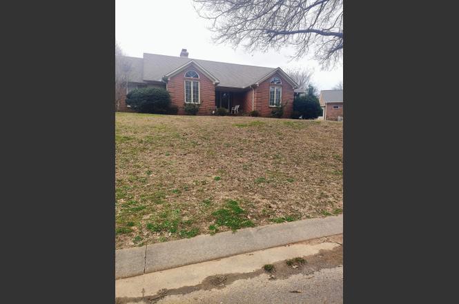 12 Brookstone Pl, Jackson, TN