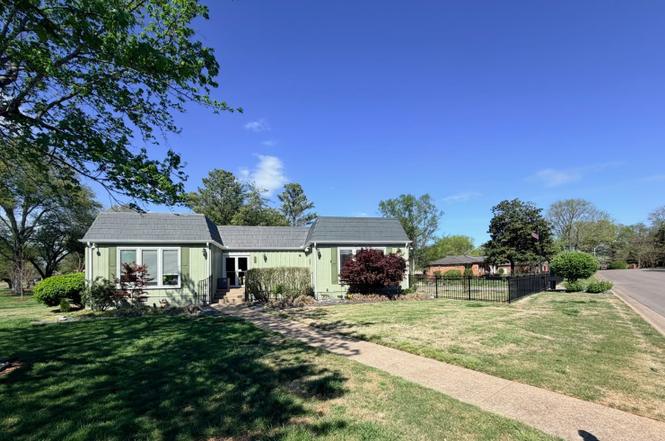 2402 Riverview Dr, Murfreesboro, TN