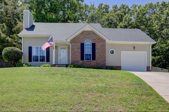 704 Laurelwood Ct, Clarksville, TN