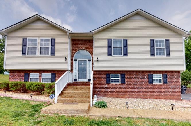 1504 Potter Dr, Columbia, TN
