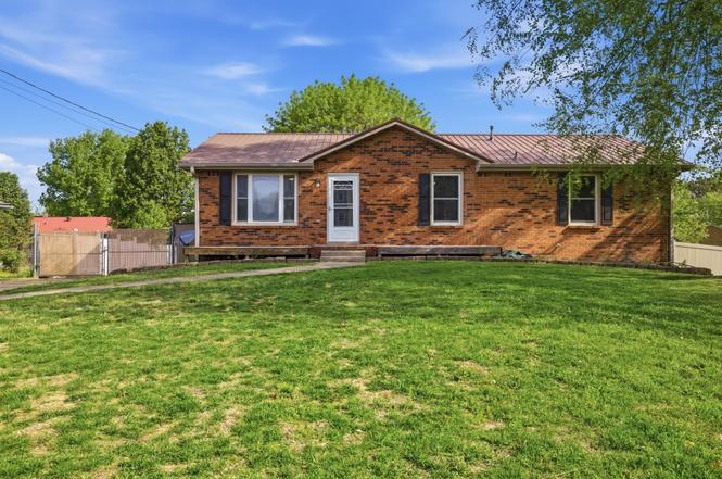 335 Cunningham Ln, Clarksville, TN