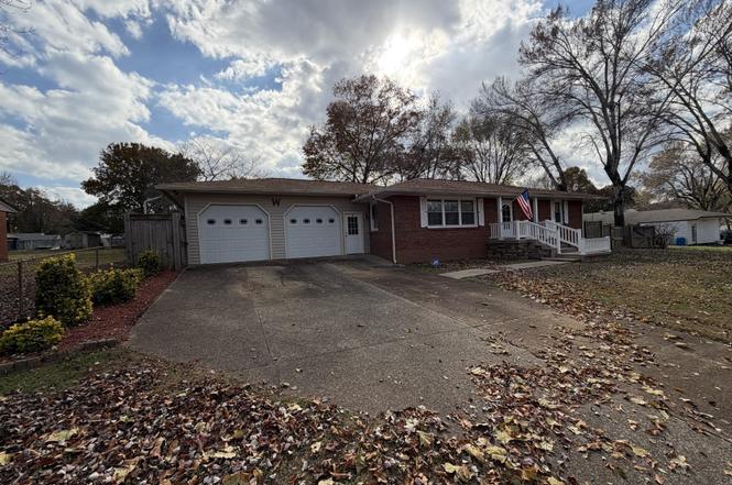 204 Park Ln, Clarksville, TN