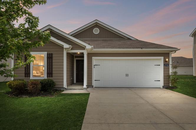 2702 Swarm Ct, Columbia, TN