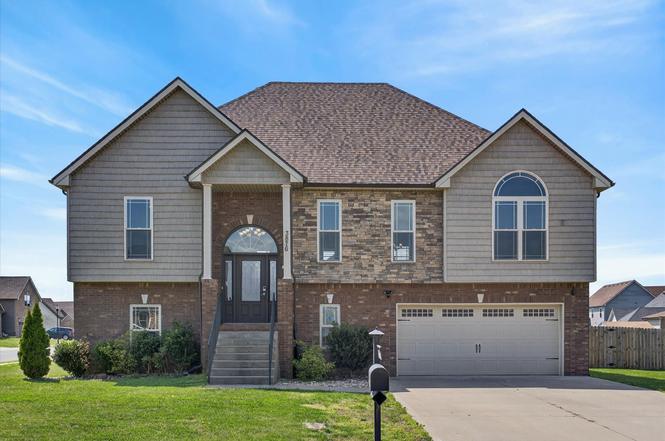 3876 Maliki Dr, Clarksville, TN