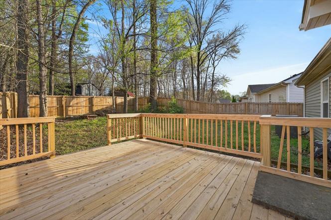 631 Hidden Valley Dr, Clarksville, TN