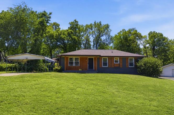 158 Lexington Dr, Clarksville, TN