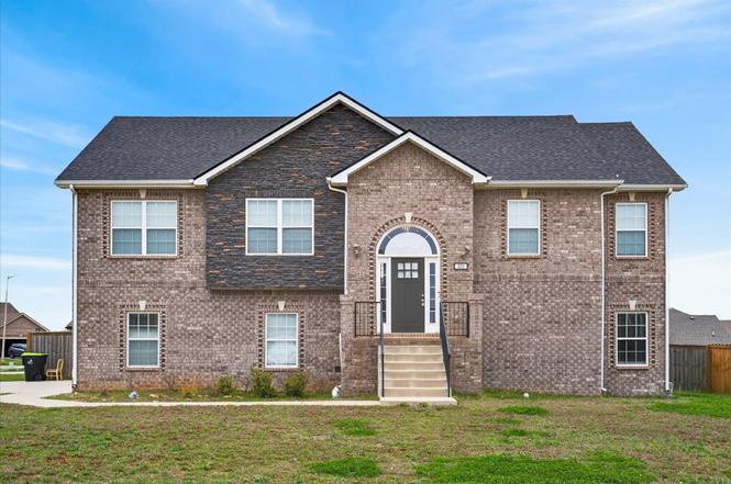 323 Dugger Dr, Clarksville, TN