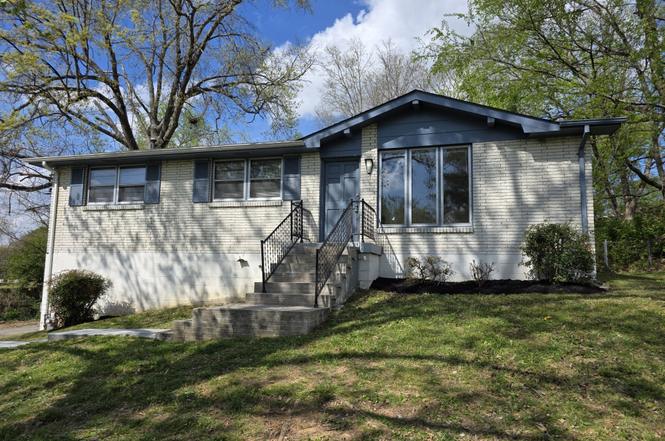 125 Curtis Cross Rds, Hendersonville, TN