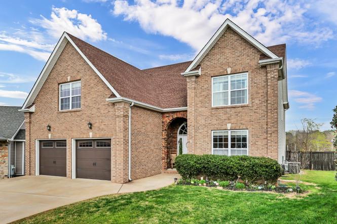 820 Carousel Ct, Clarksville, TN