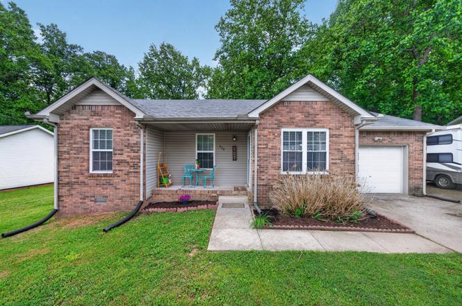 628 Ashley Oaks Dr, Clarksville, TN
