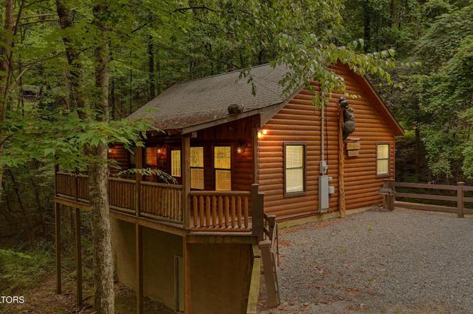 927 Stone Trl, Sevierville, TN