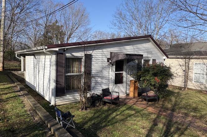 900 Oak Ln, Clarksville, TN