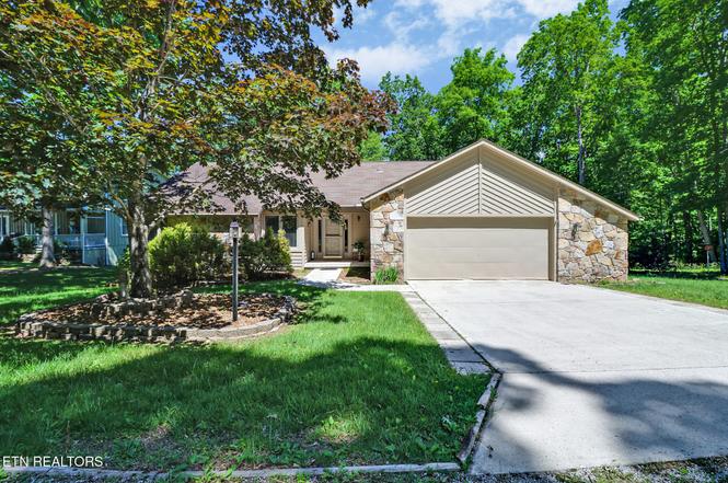 116 Rolling Green Dr, Crossville, TN