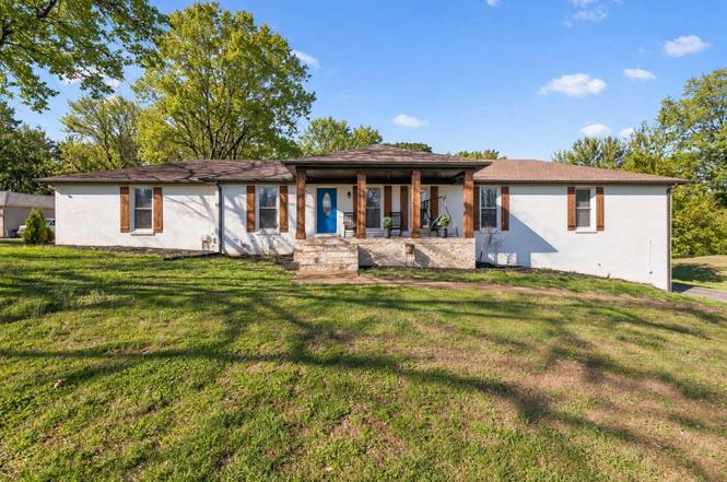 1707 Cook Dr, Lebanon, TN