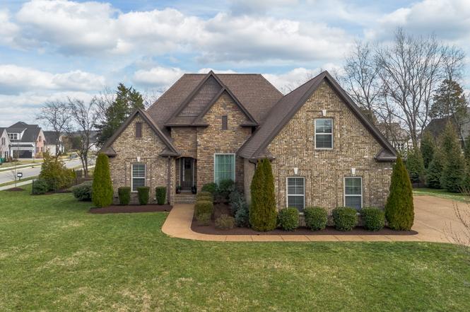 901 Larkspur Ln, Lebanon, TN