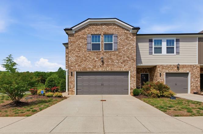 1201 W End Station Dr, Lebanon, TN
