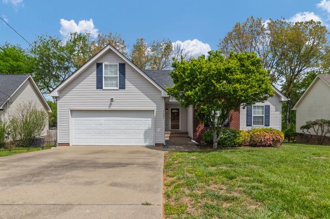 1097 Gunpoint Dr, Clarksville, TN