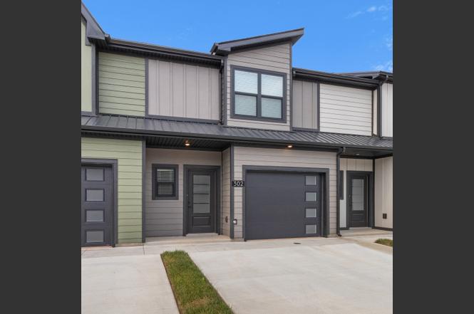302 Jonathan Wade Cir, Clarksville, TN
