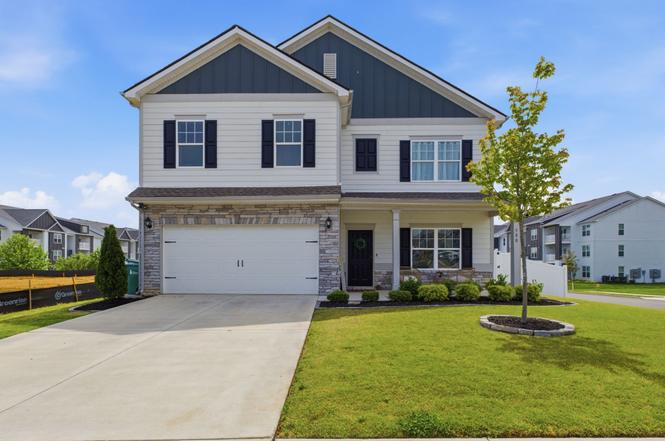 500 Charing Cross Dr, Lebanon, TN