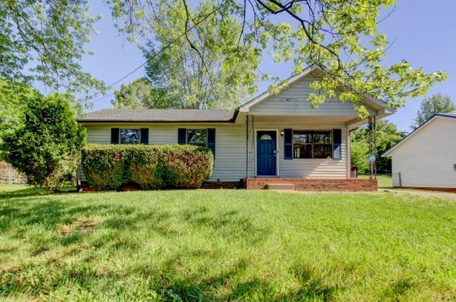 215 Al Oerter Dr, Clarksville, TN