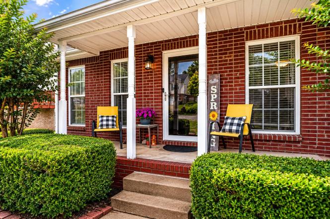 644 Foxfield Dr, Clarksville, TN