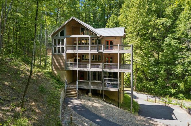 5175 Riversong Way, Sevierville, TN