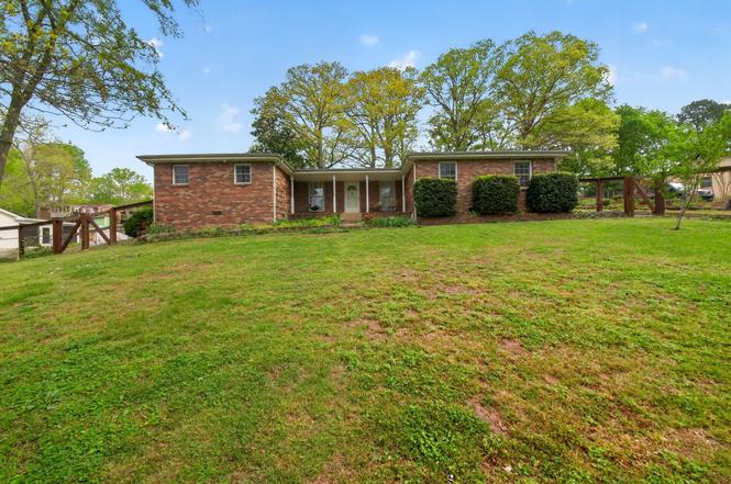 327 Dunbar Cave Rd, Clarksville, TN