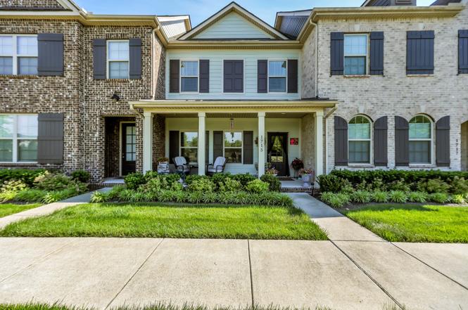 1715 Old Drakes Creek Rd, Hendersonville, TN