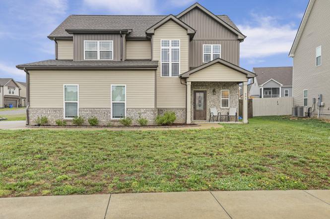 991 Cherry Blossom Ln, Clarksville, TN