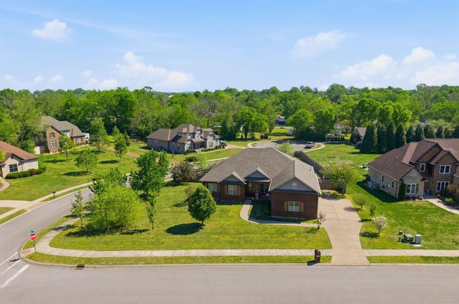 605 Concord Dr, Gallatin, TN